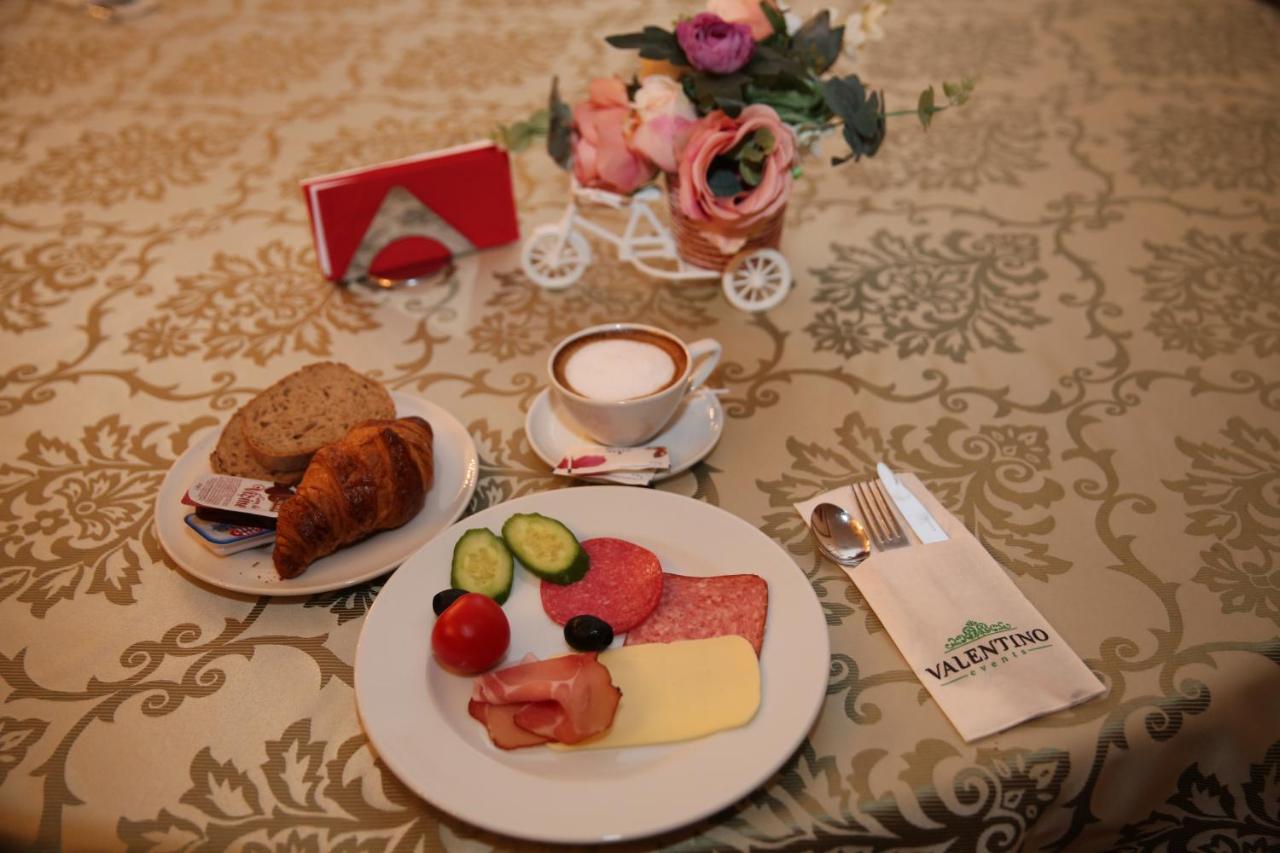 Valentino Rooms Focşani Exteriér fotografie